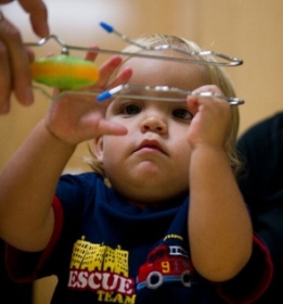 Falta de contato visual  uma das caractersticas do diagnstico de autismo