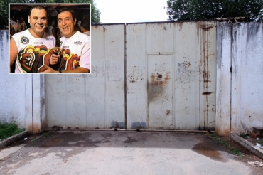 Port�o da Penitenci�ria Central do Estado, em Cuiab�; no detalhe, Rocha e Amaury J�nior