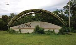 Situao reflete a falta de interesse o poder pblico e da populao na preservao da rea de lazer