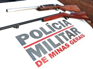 Espingardas polveiras foram encontradas perto de um  bueiro na estrada da Borda 