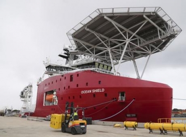 Navio australiano Ocean Shield que ser� base do equipamento de busca submarina pela caixa-preta do avi�o da Mal�sia