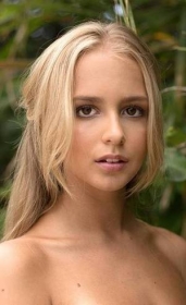 Isabella Scherer sensual no Facebook