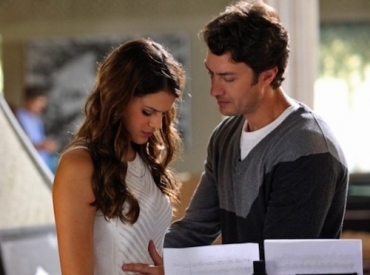 Bruna Marquezine e Gabriel Braga Nunes numa cena de 