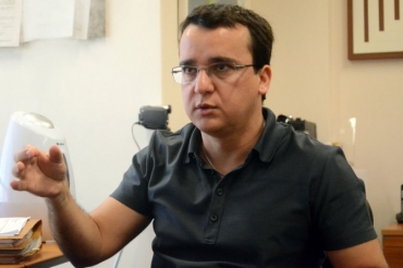 O promotor Cl�vis de Almeida (detalhe), do MPE, recomendou que o Estado n�o compre 