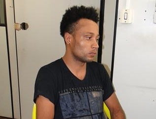 Jeferson Ferreira,  prestando depoimento ao delegado
