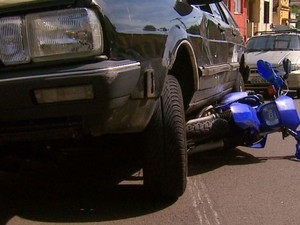 Moto foi arrastada por cerca de 400 metros em S�o Carlos ap�s briga de tr�nsito