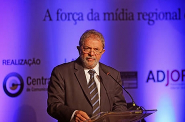 Em artigo em dirio espanhol, ex-presidente disse que Brasil est preparado dentro e fora de campo para realizar um bom Mundial