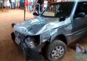 Fiat em que os suspeitos estavam ficou avariado aps ser interceptado pela PM