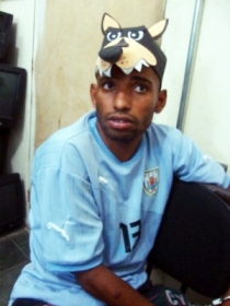 Com bon personalizado, 'Cachorro'  preso com drogas em Itanham, SP