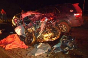 Carro ficou completamente destrudo aps batida