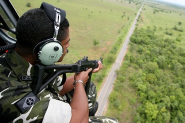 Foram realizados 1.334 revistas pessoais, 876 revistas veiculares e oito pessoas presas