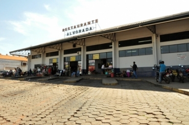 Rodovi�ria de V�rzea Grande funciona precariamente na avenida J�lio Campos