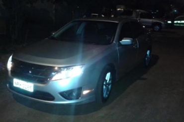 No carro do empresrio foram encontradas trs trouxinhas de cocana