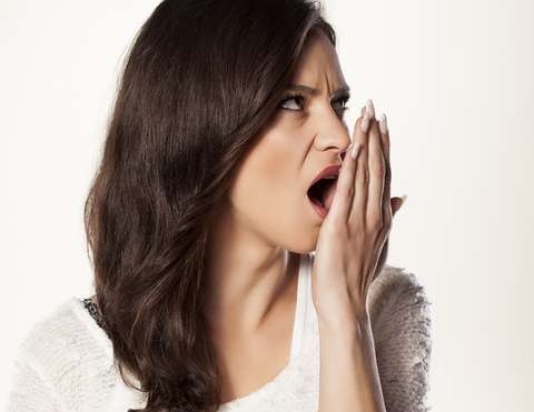 O fato de algumas pessoas no perceberem o mau cheiro vindo da prpria boca se d por causa da fadiga olfatria