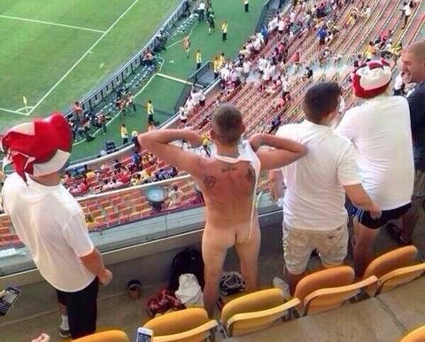Torcedor aparece nu em estdio em foto compartilhada no Twitter