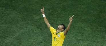 Neymar comemora primeiro gol marcado na vitria do Brasil sobre a Crocia