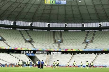 Brasil treinou no gramado do Castelo na ltima segunda (16)