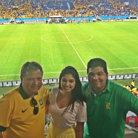 Blairo Maggi, Ana Gabriela Becker e Cidinho Santos na Arena Pantanal no  jogo entre Colômbia e Japão, realizado ontem a tarde