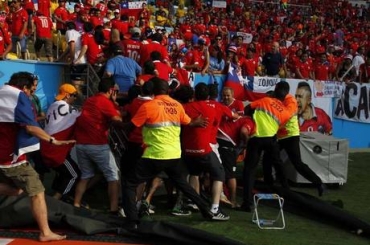 Chilenos causaram problemas no jogo da seleo no Maracan