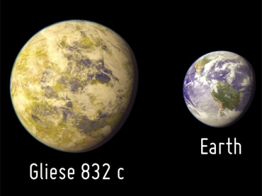 Representa��o do planeta Gliese 832 c em compara��o com a Terra