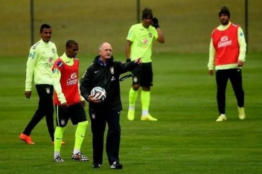 Brasil treinou na Granja Comary na vspera do jogo com a Holanda