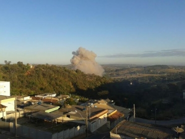 Quatro mulheres morreram nesta manh; fumaa foi registrada com a exploso (Foto: G1/G1)