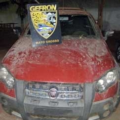 Picape recuperada pelo Gefron cujo destino seria a Bol�via, onde seria permutada por coca�na pelos bandidos