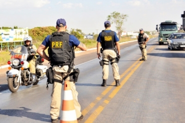 Blitz da PRF, na BR-163, apreendeu motorista que tinha 7 CNHs falsificadas