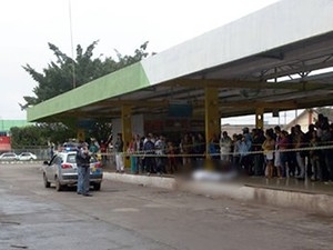 Crime foi presenciado por v�rios passageiros que estavam no terminal de �nibus