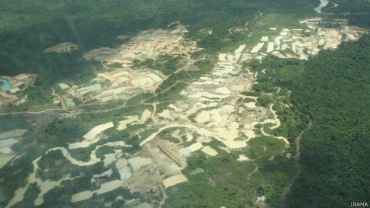 A Funai diz que h por volta de 25 frentes ativas de garimpo dentro da Terra Indgena