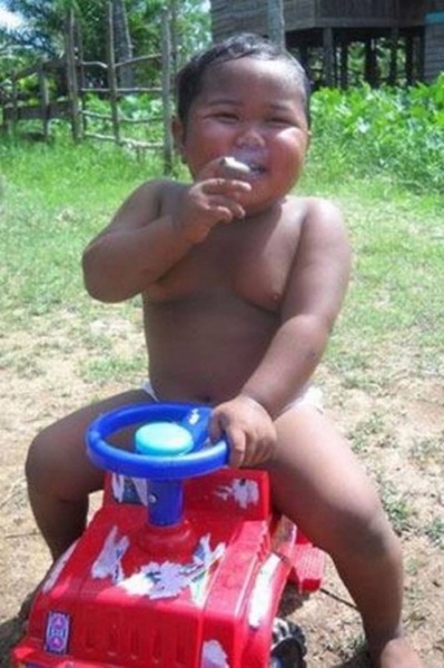 Menino de 2 anos fez tratamento para parar de fuma