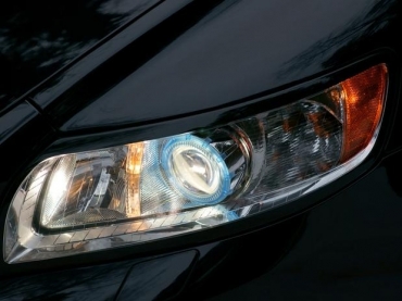 Faris de xnon so permitidos somente em veculos que saem com esse componente de fbrica