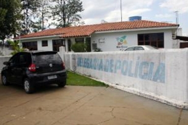 Momento ap�s o crime, a acusada foi localizada e levada � delegacia