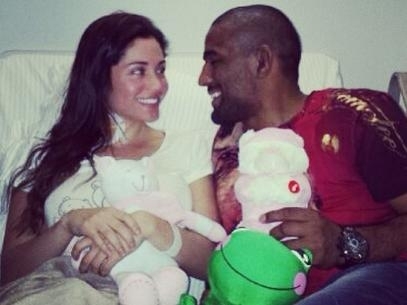 Maria Melilo recebe visita do namorado, o lutador Serginho