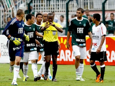 Palmeirenses questionam as �ltimas arbitragens de Paulo C�sar