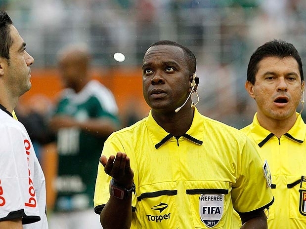 �rbitro n�o agrada nenhum dos dois clubes