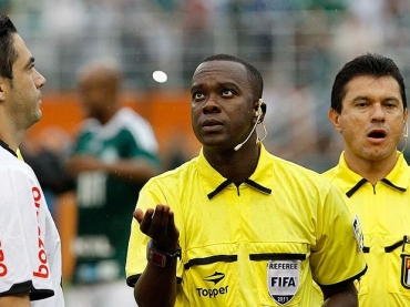 �rbitro n�o agrada nenhum dos dois clubes