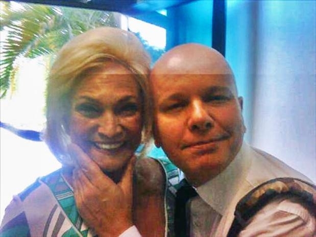 Hebe e Marcelo Tas posaram para foto, postado no Twitter do apresentador, durante o Trofu Imprensa 2011