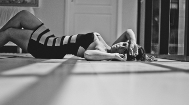 Nicole Bahls posa para editorial de moda