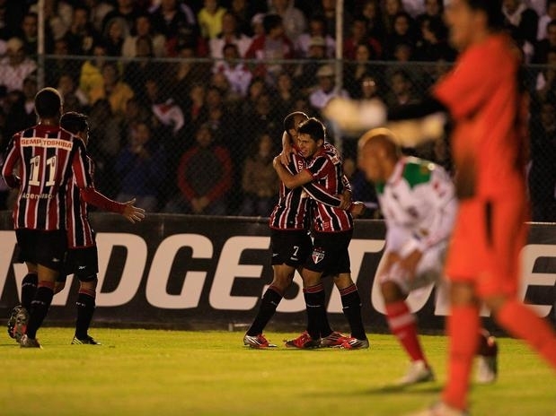 Osvaldo abriu o placar, mas o So Paulo cedeu o empate para a LDU de Roja