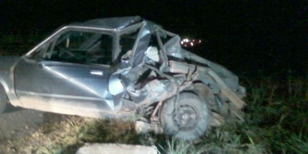 Del Rey ficou destrudo aps ser atingido na traseira por caminho boiadeiro