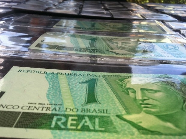 As notas devem ser guardadas em albuns para no perder valor entre colecionadores