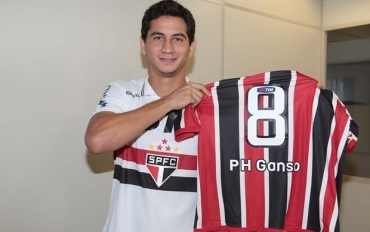 Ganso posa com a camisa do S�o Paulo