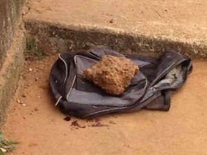 Recm-nascido estava enrolado em saco, dentro de mochila