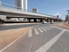 Nos chamados hor�rios de pico, o tr�nsito demora a fluir e ap�s a libera��o da avenida Parque do Barbado poder� ficar pior