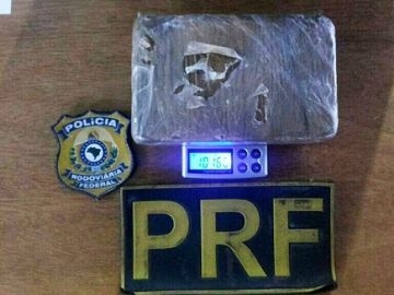 Pacote de pasta-base estava dentro da cueca