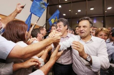 Acio passou o dia de campanha em cidades do Sul do Pas