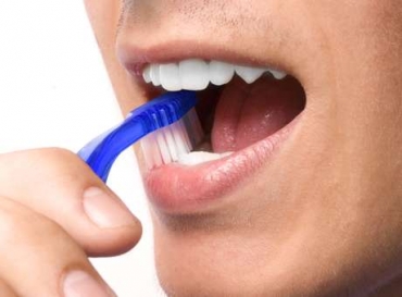 Uma boa escovao deve durar, no mnimo, um minuto, por outro lado, escovar demais os dentes (mais de cinco minutos ou muitas vezes ao dia) pode acabar machucando a gengiva