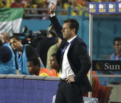 Dunga reestreou pelo Brasil com vitria contra a Colmbia