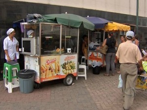 Prefeitura de Cuiab assegura que organizar espao comum para uso dos ambulantes no centro histrico.